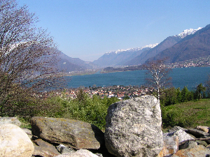 view from above the lake towards the Valtellina